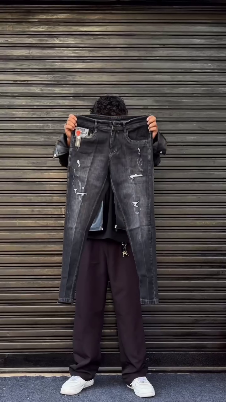 Men Lightly Washed Distressed Slim Fit Jeans