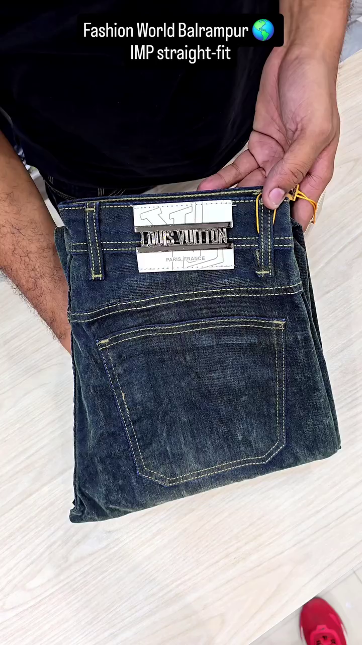 Men's Classic Straight-Fit Denim Jeans