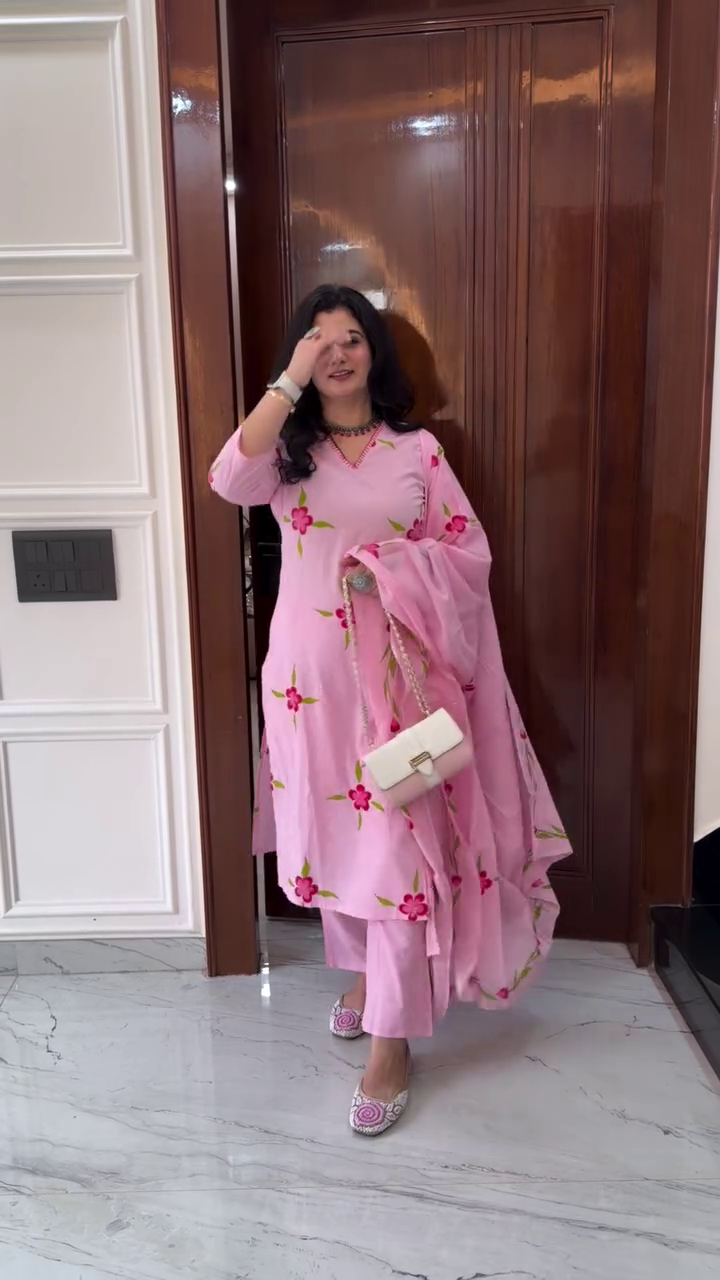 Women's Pink Floral Printed Kurta Set with Dupatta - Image 2